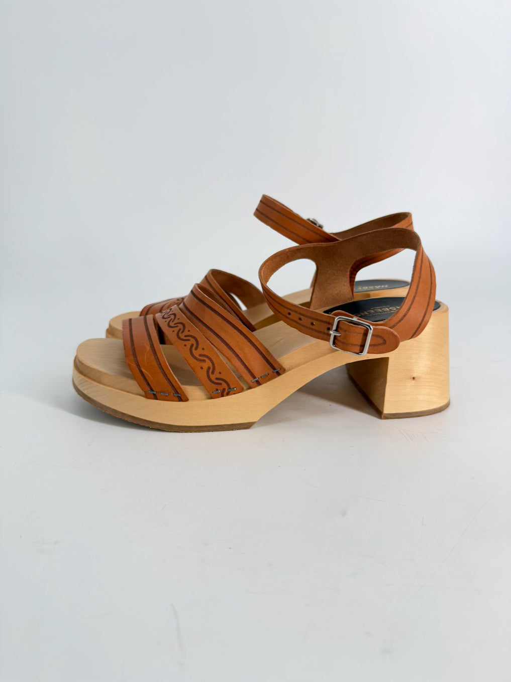 HASBEENS Size 38 Camel Leather Sandals