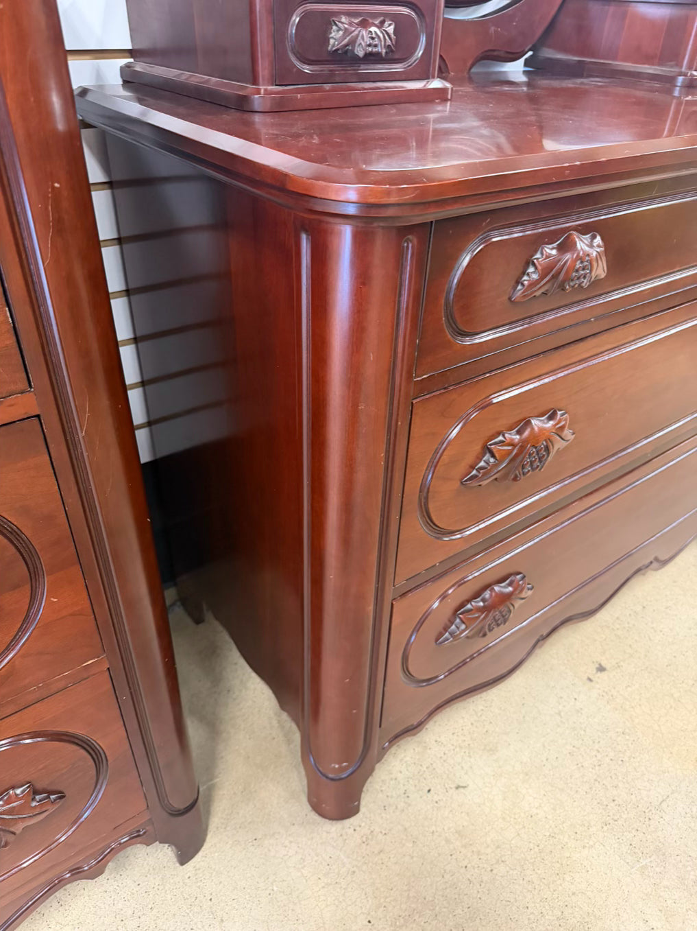 DAVIS CABINET CO Wood Victorian Dresser w/ 3 Drawers & Mirror