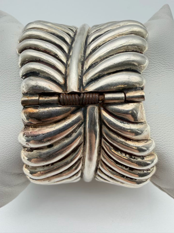 VINTAGE SIGNED JHC TAXCO Mexico 925 Feather Clamp Cuff