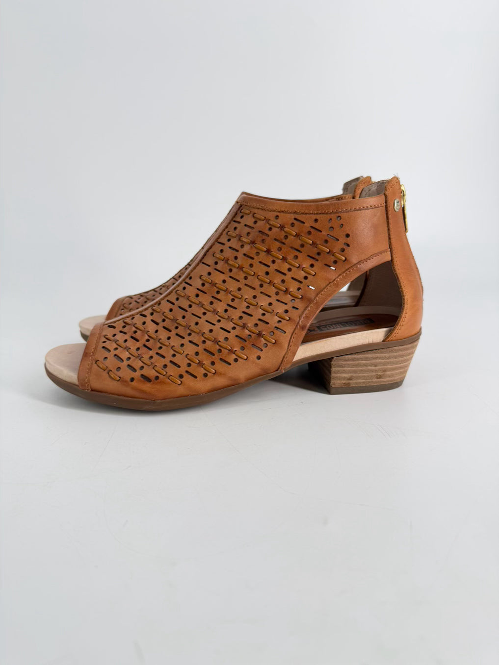 PIKOLINOS Size 38 Cognac Leather Laser Cut Casual Shoes