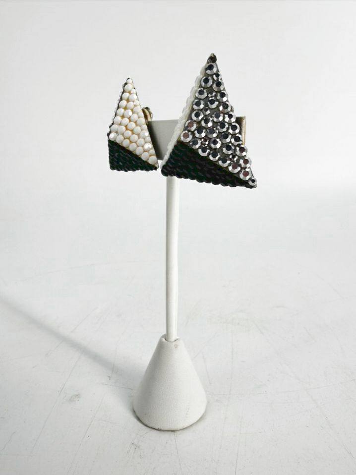 VINTAGE RICHARD KERR Black, White, & Grey Triangle Art Deco Clip on Earrings
