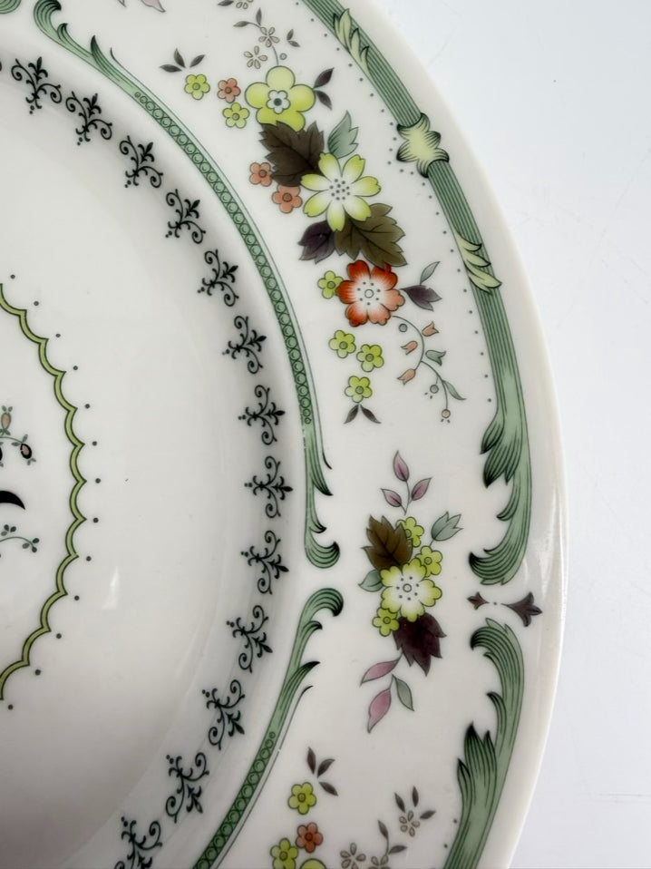 ROYAL DOULTON White & Green Provencal 5 Piece Dinnerware Setting for 6