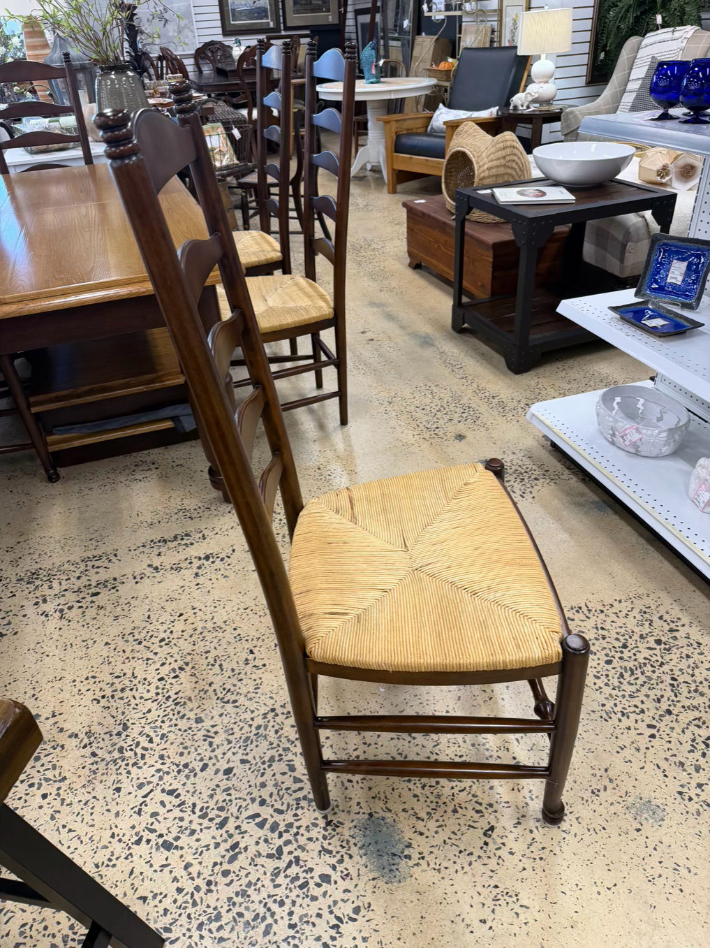 WILLIAMS SONOMA  Light & Dark Wood Farm House Dinning Table & 6 Ladder Back Chairs w/ Leaves