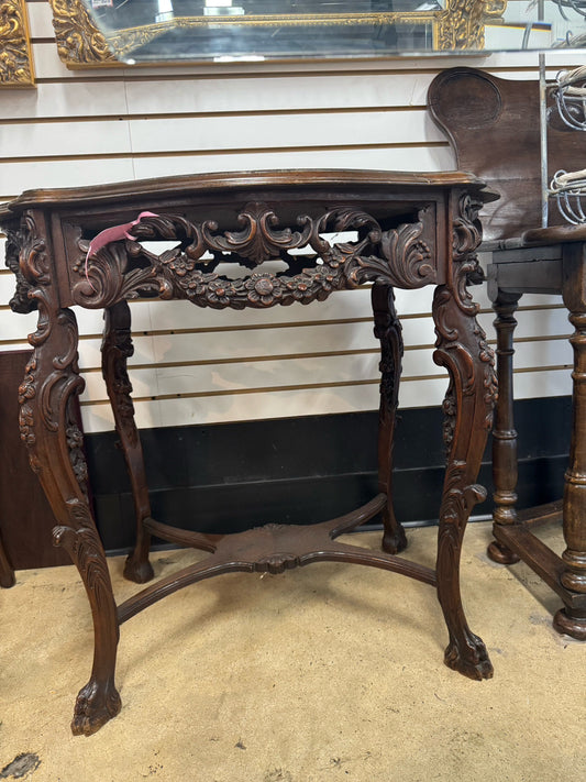 VINTAGE Carved Wood Scalloped Edge Occasional Table w/ Ball & Claw Feet
