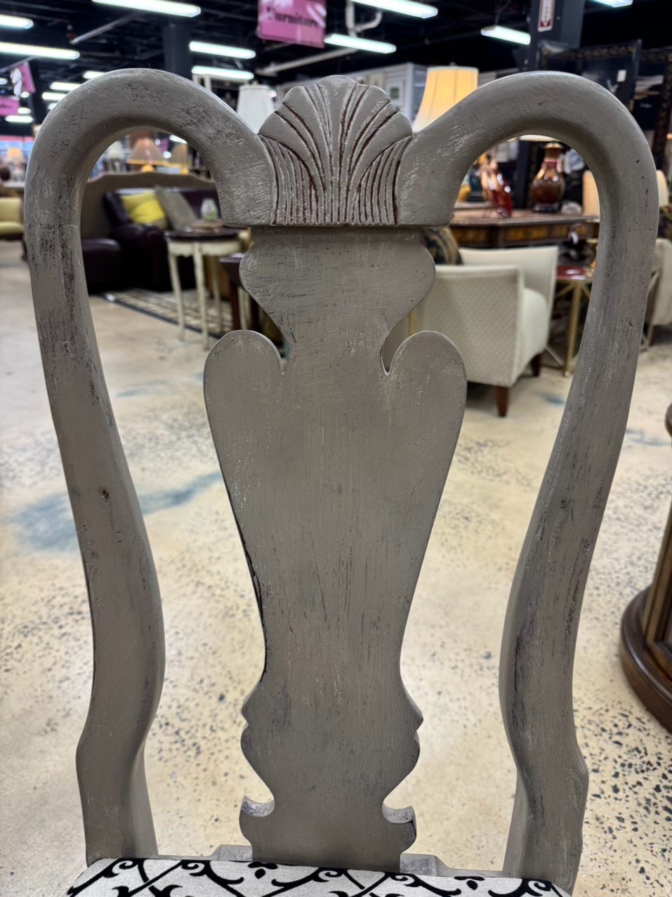Weathered Gray Round Table w/ 6 AMERICAN DREW Queen Anne Chairs