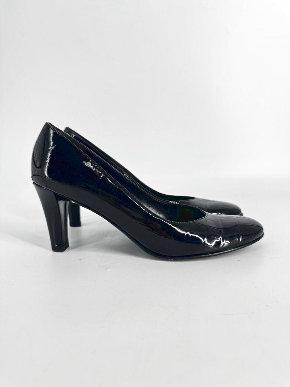 SALVATORE FERRAGAMO Size 7 Black Embossed Leather Heels