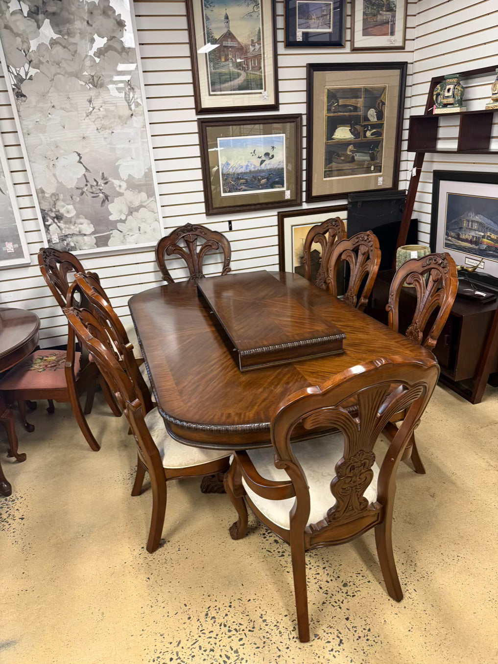 Dark Wood Ornate Pedestal Dinning Table & 8 Chairs w/ Leaves