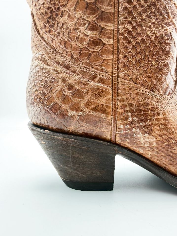 IDYLLWIND WMNS Size 7 Chestnut Leather Embossed Boots