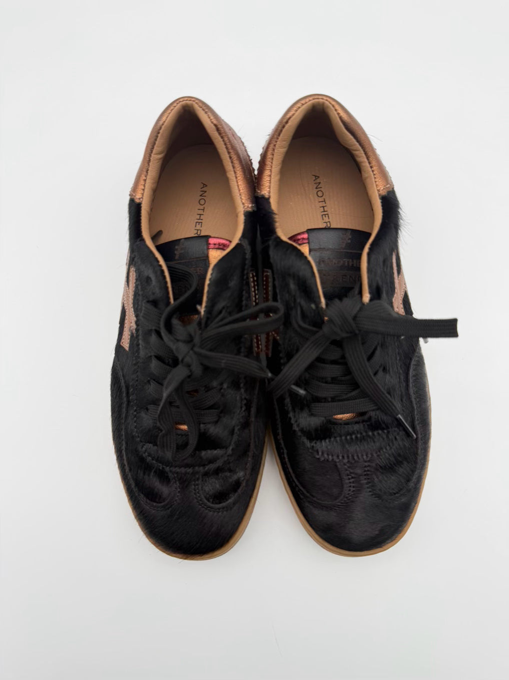 ANOTHER TREND WMNS Size 37 Black & Gold Casual Shoes