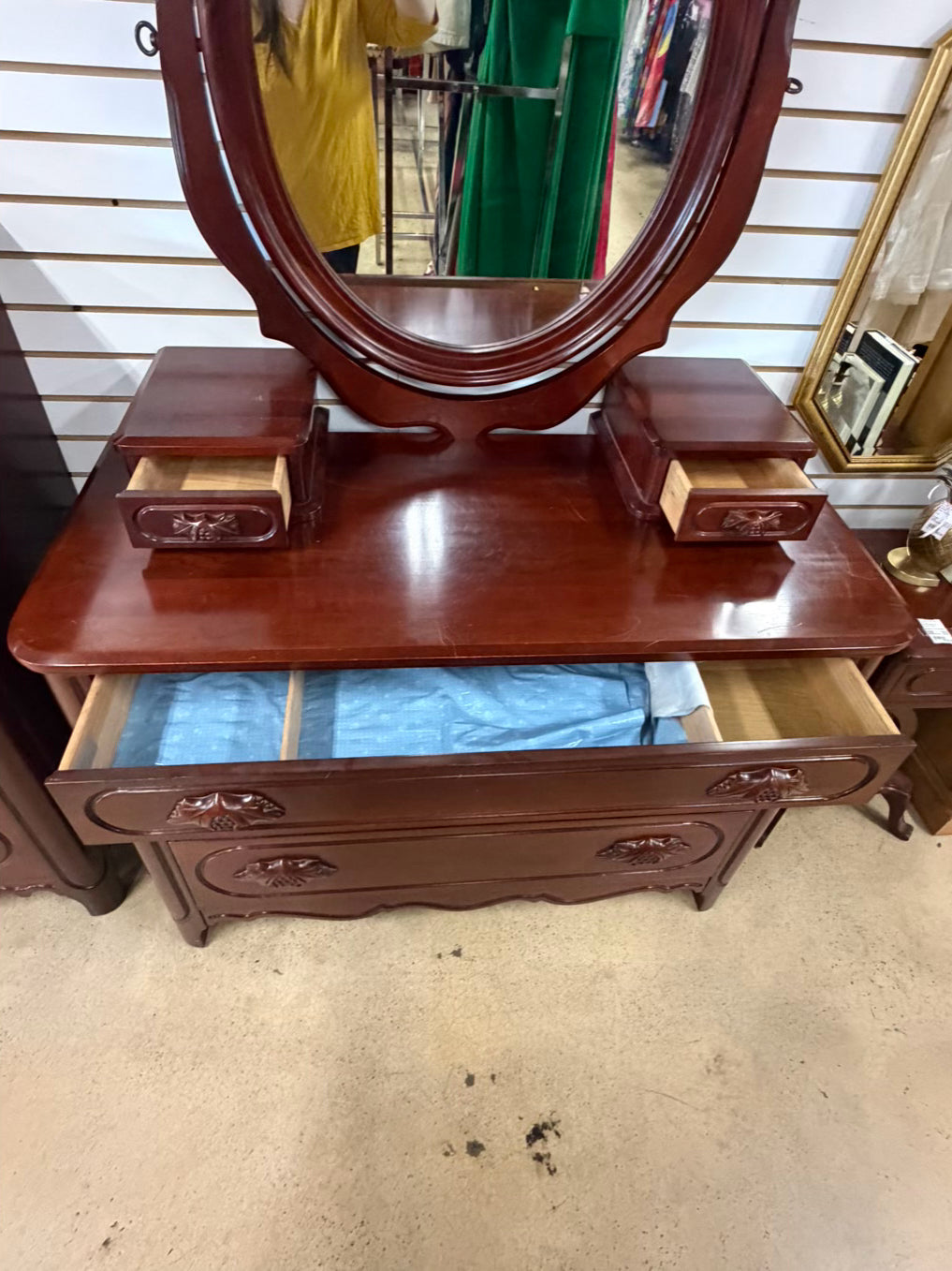 DAVIS CABINET CO Wood Victorian Dresser w/ 3 Drawers & Mirror