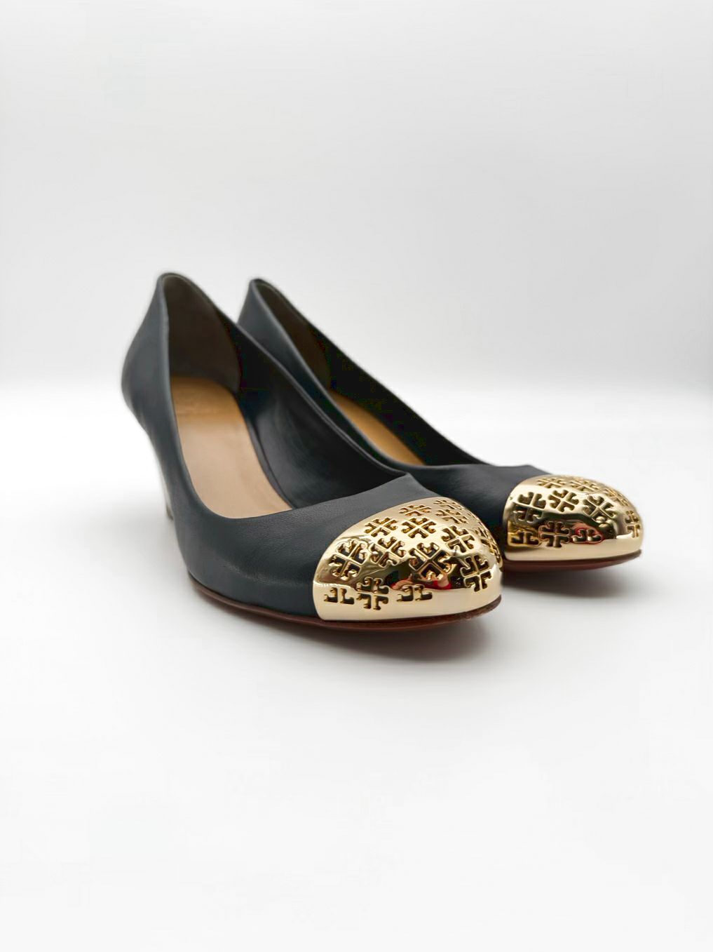 TORY BURCH WMNS Size 7 Navy Leather Gold Toe Wedge