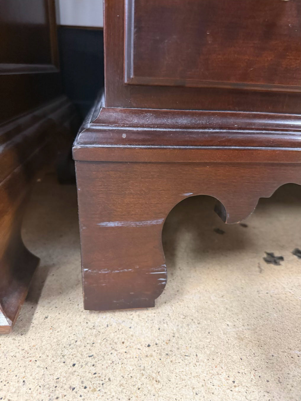 STATTON Wood Brown Dresser w/ Mirror