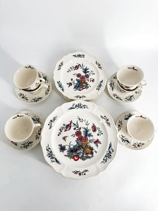 WEDGEWOOD  Williamsburg Potpourri White, Pink & Blue China 4 Piece Dinnerware Setting For 6