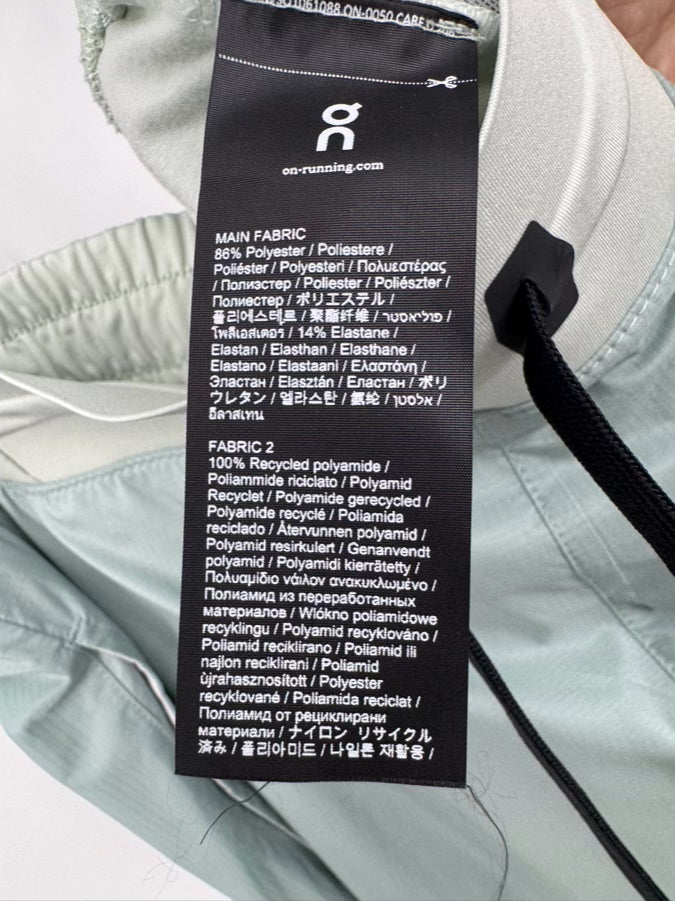 ON CLOUD Size M/L Mint 2-Piece Suit