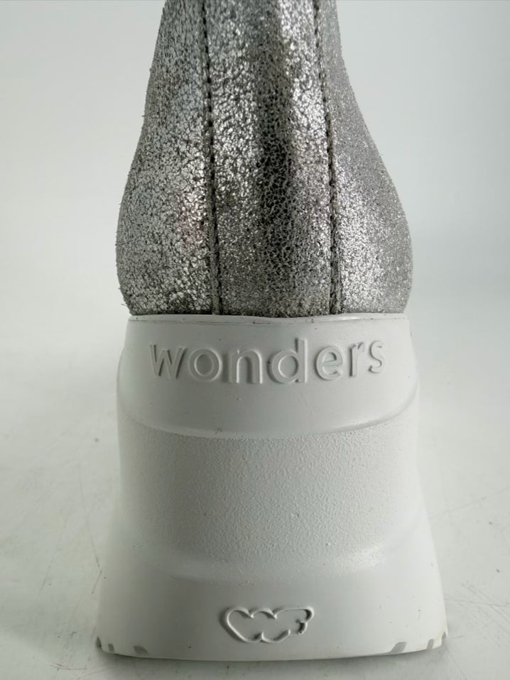 WONDERS Size 38 Silver Platforms