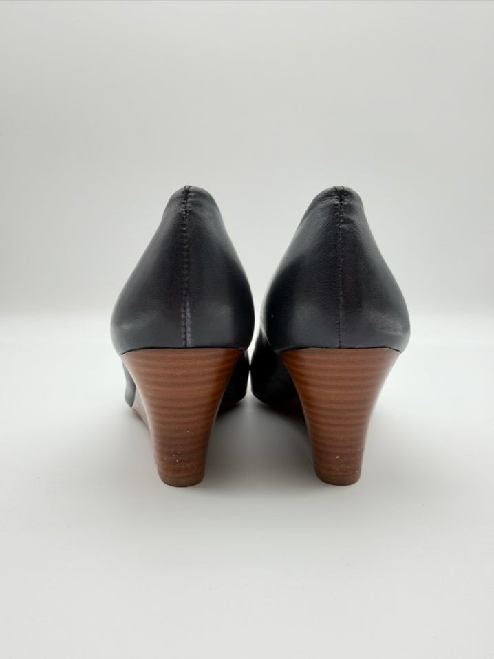 TORY BURCH WMNS Size 7 Navy Leather Gold Toe Wedge