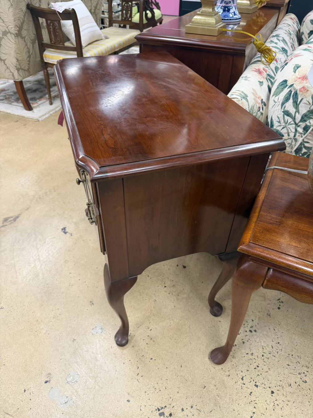 THOMASVILLE Dark Brown Mahogany Queen Ann Low Boy