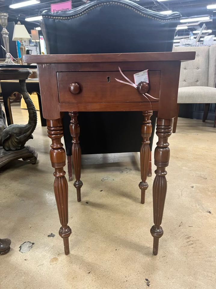 ANTIQUE Wood End Table w/ Drawer