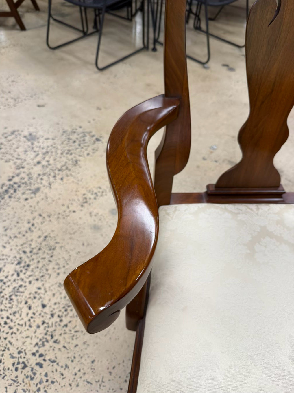 VIRGINIA GALLERIES Henkle Harris Queen Ann Black Walnut Dinning Table & Chairs