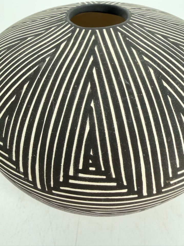 K.V.ACOMA Black & White Geometric Vase