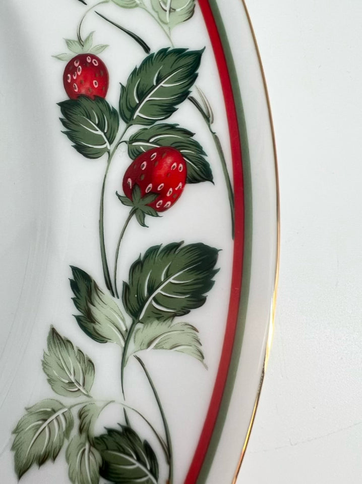 ANDREA by SADAK White, Red & Green Ceramic Strawberries Pie Plate w/ Matching Server