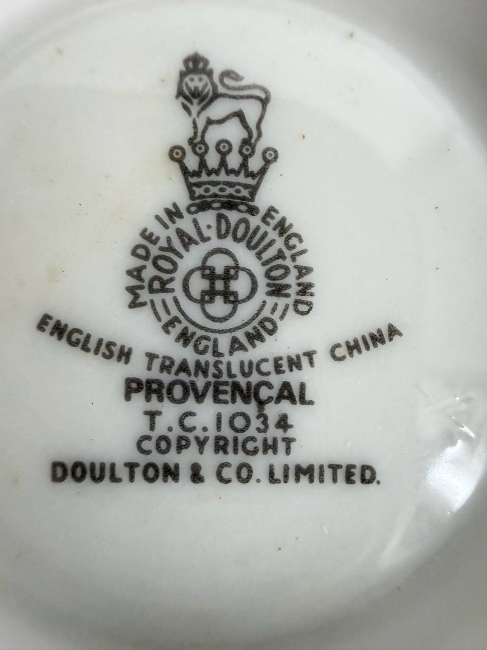 ROYAL DOULTON White & Green Provencal 5 Piece Dinnerware Setting for 6