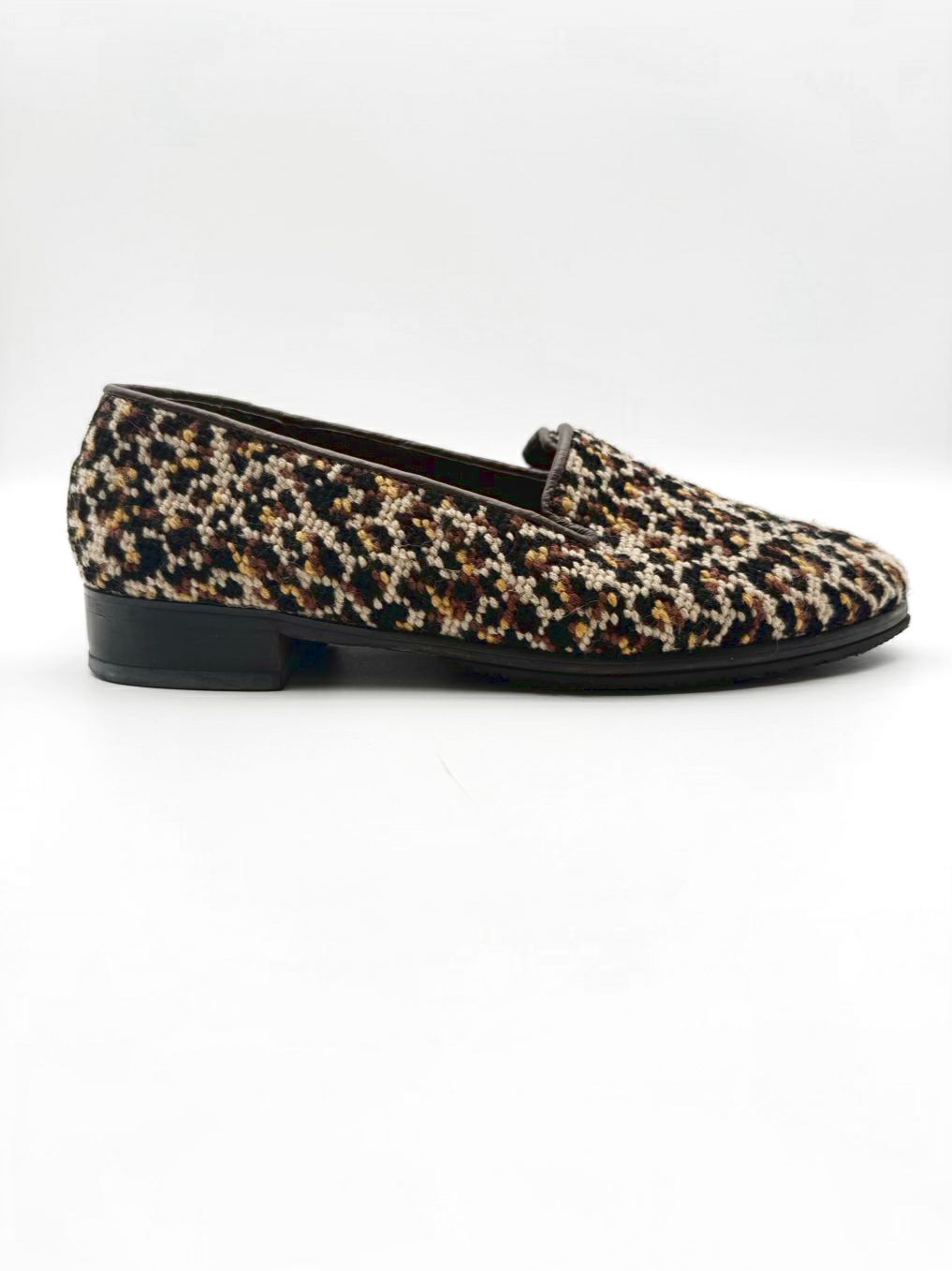 BY PAIGE WMNS Size 7.5 Brown & Cream Needlepoint Animal Print Loafers