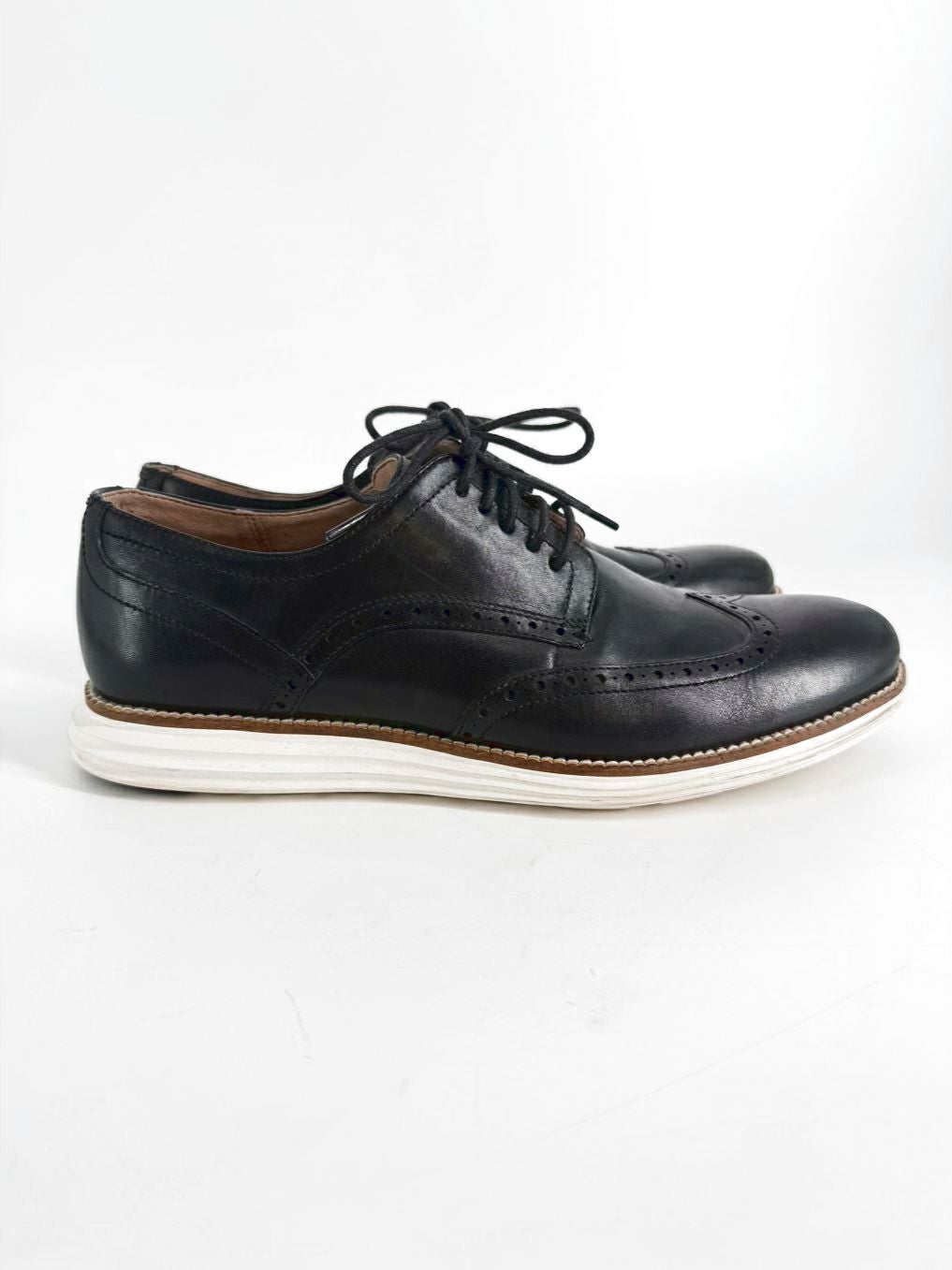 COLE HAAN Size 10 Black Leather Casual Shoes
