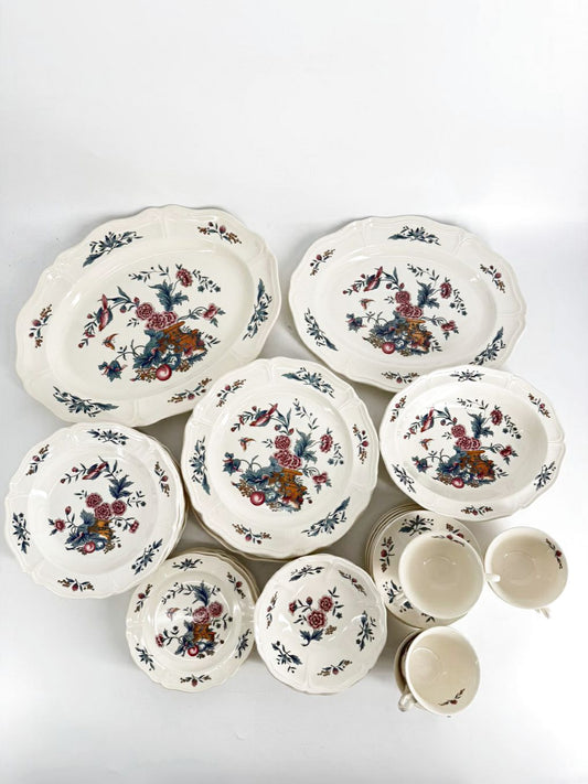WEDGEWOOD Williamsburg Potpourri White, Pink & Blue Dinnerware Setting For 6 with Serving Pieces