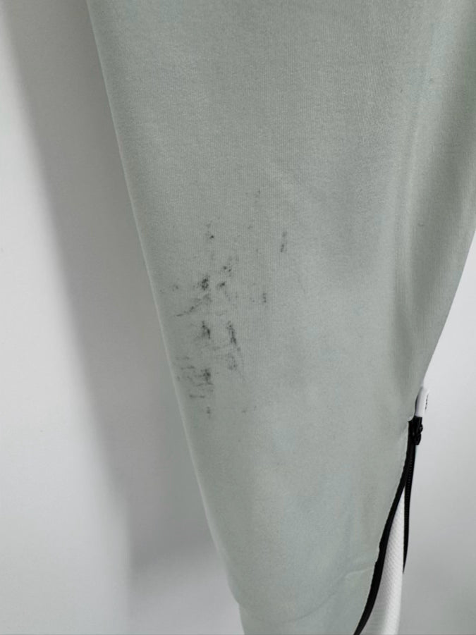 ON CLOUD Size M/L Mint 2-Piece Suit