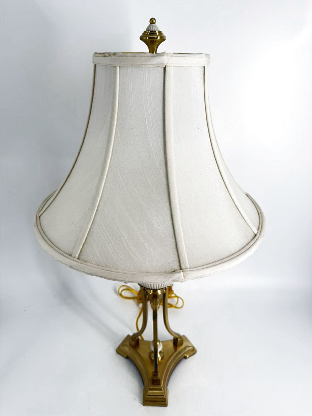 LENOX Tracery Ivory Brass & China Table Lamp w/ Shade