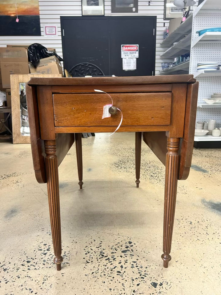 ANTIQUE Cherry Drop Leaf w/ Fluted Legs