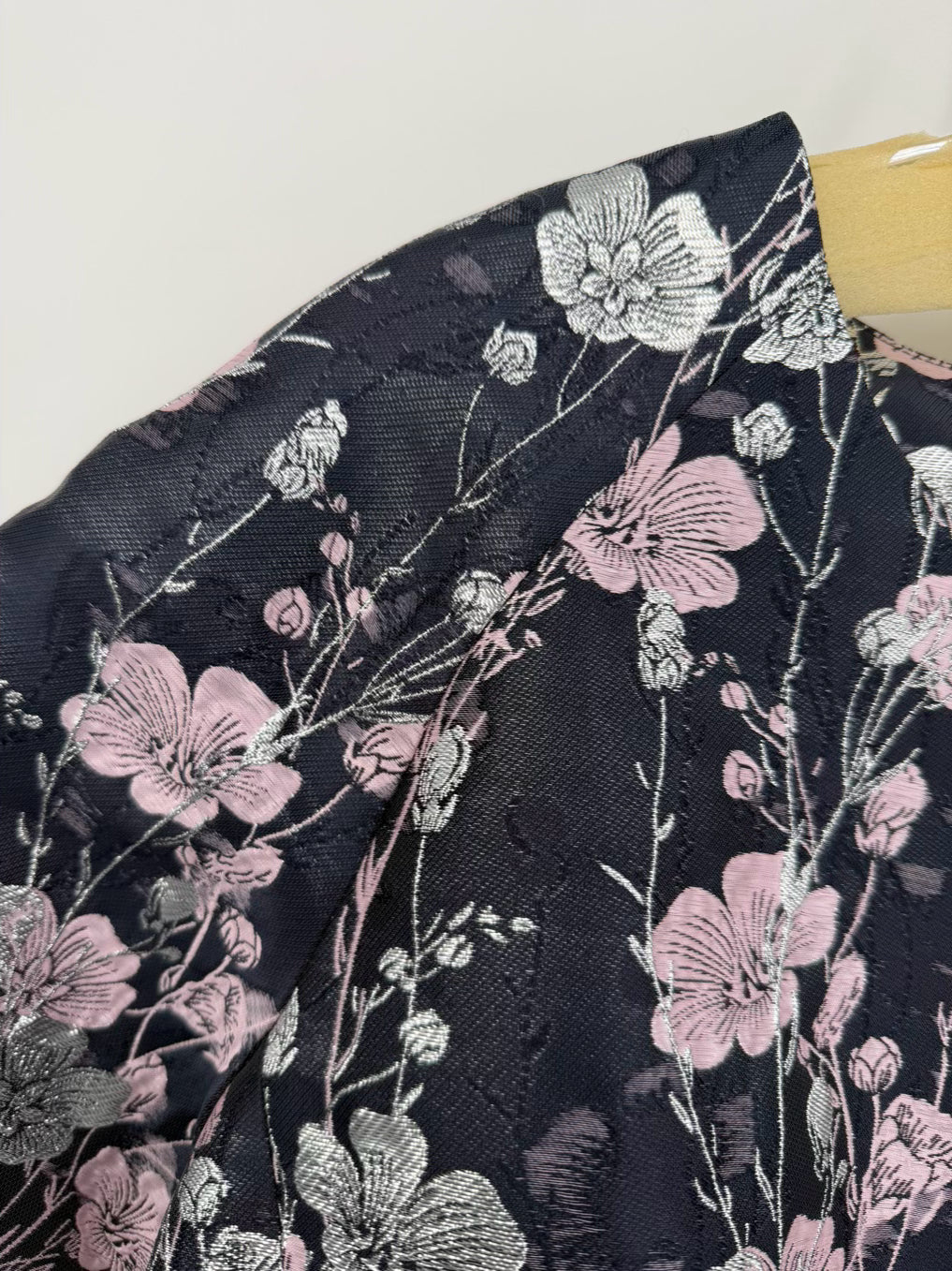 ABBEYGLASS Size M Navy Floral Shrug NWT