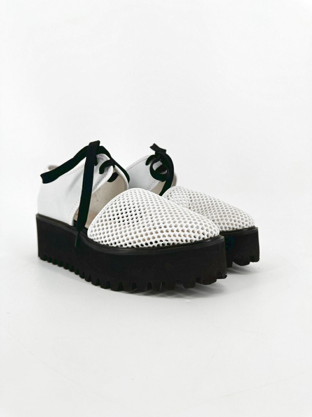 ALL BLACK Size 40 White & Black Amazing Flatform Sandals