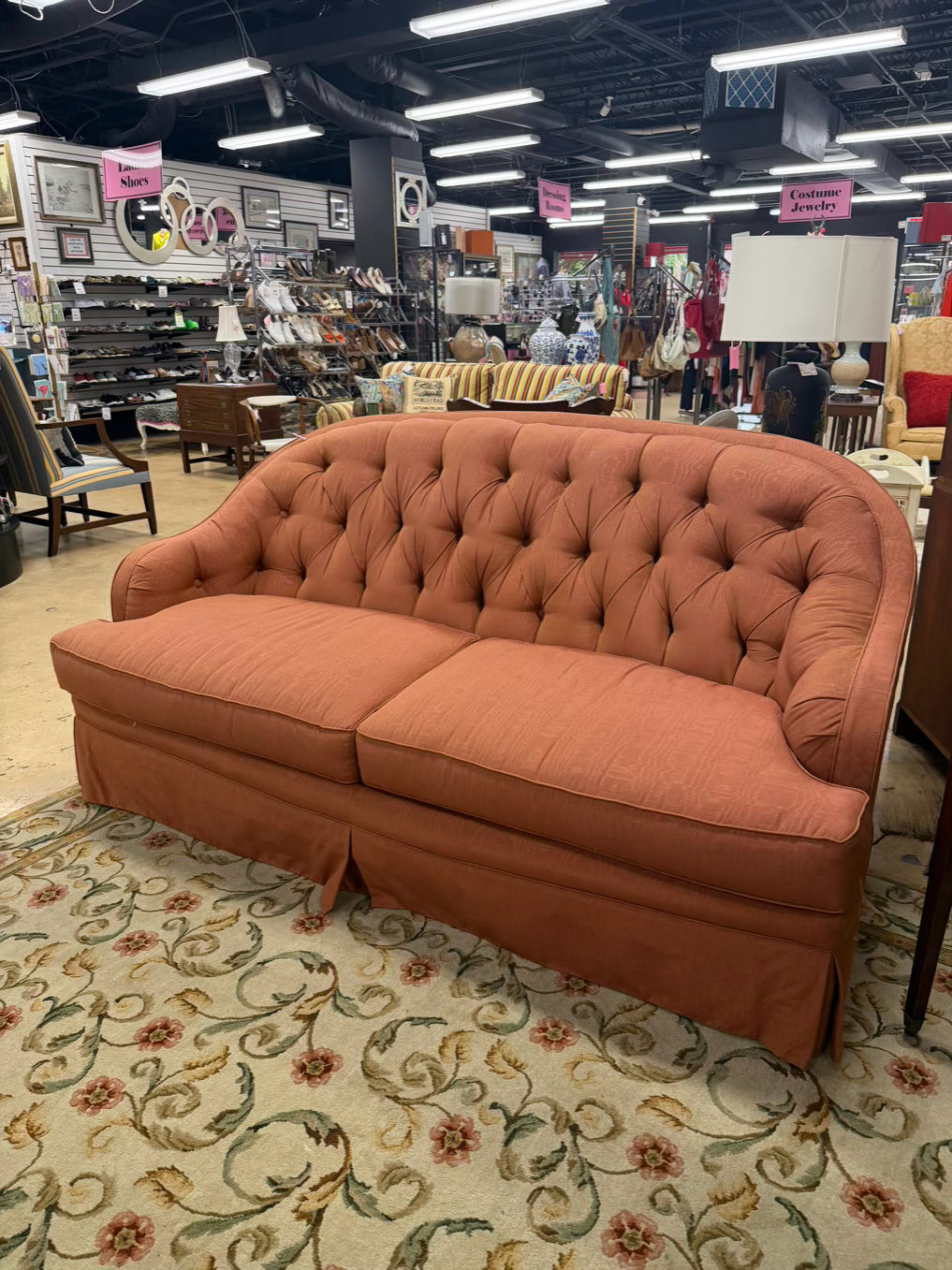 VINTAGE Rose Tufted 2 Cushion Sofa