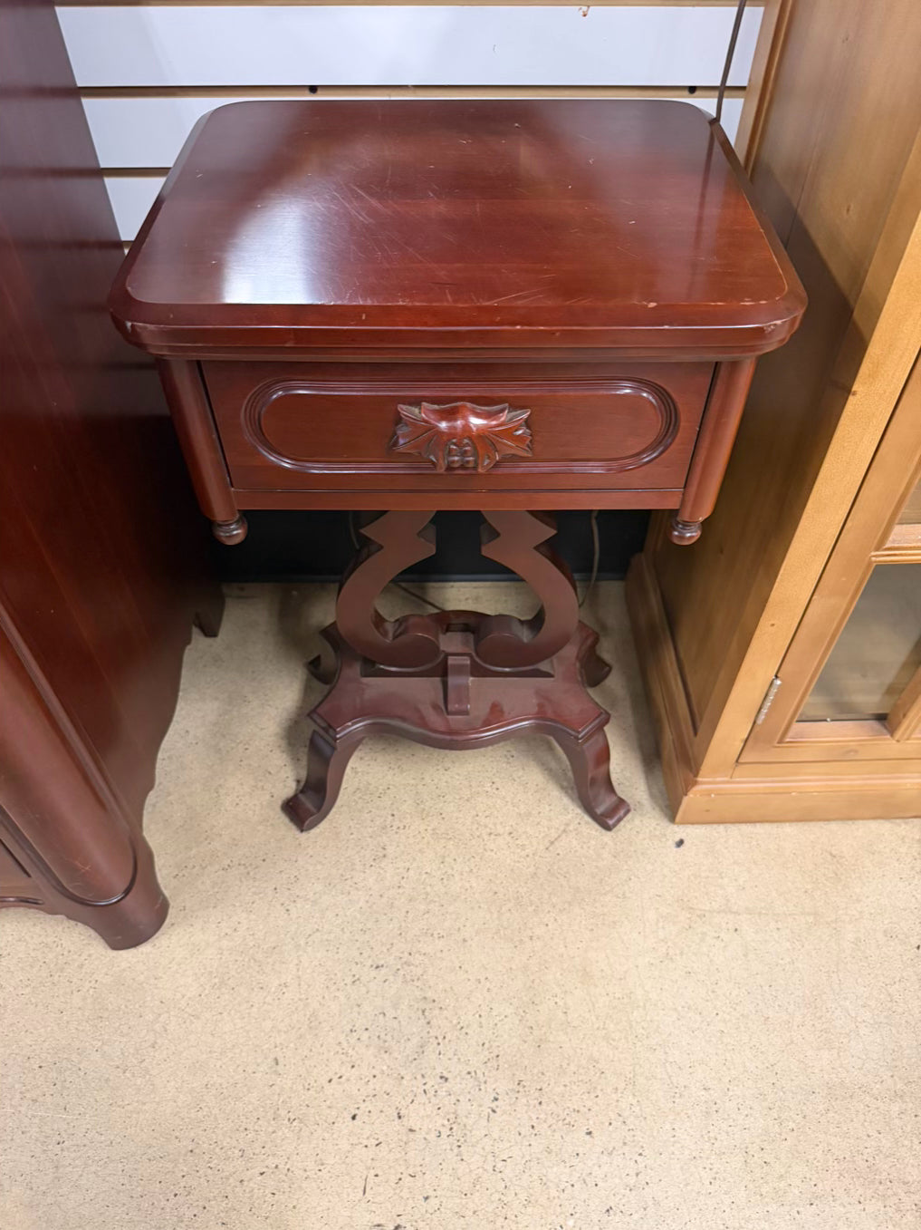 DAVIS CABINET CO Wood Victorian End Table w/ Drawer