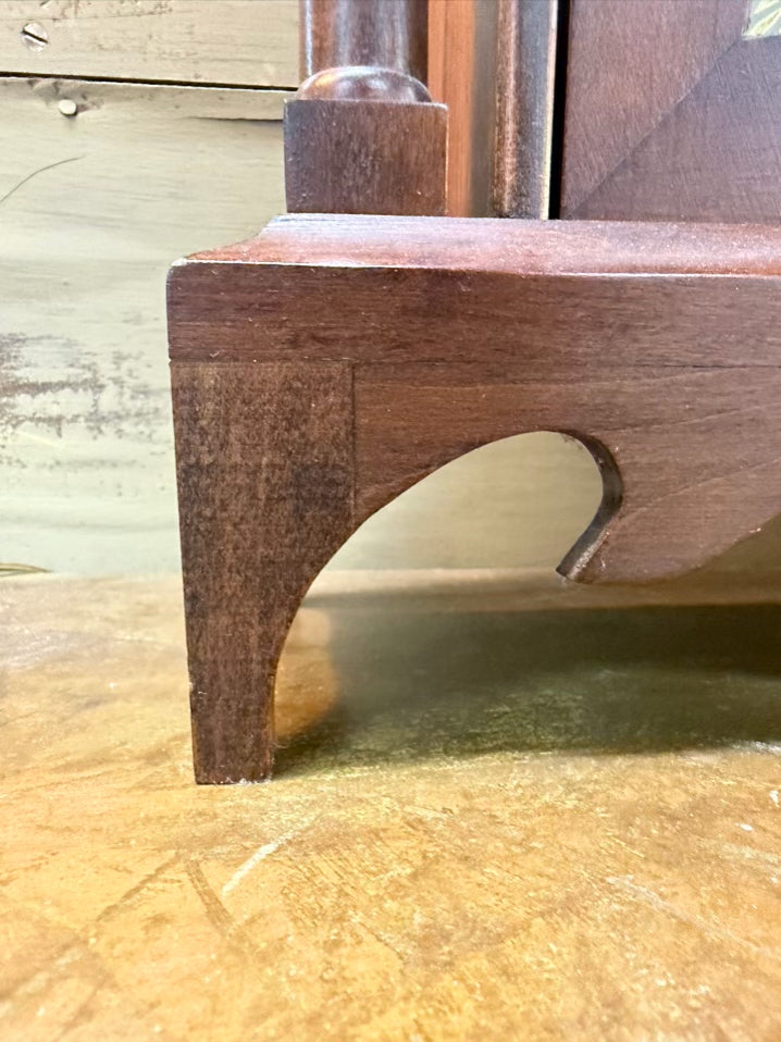 ELI TERRY REPRODUCTION Wood Pillar and Scroll Mantel Clock