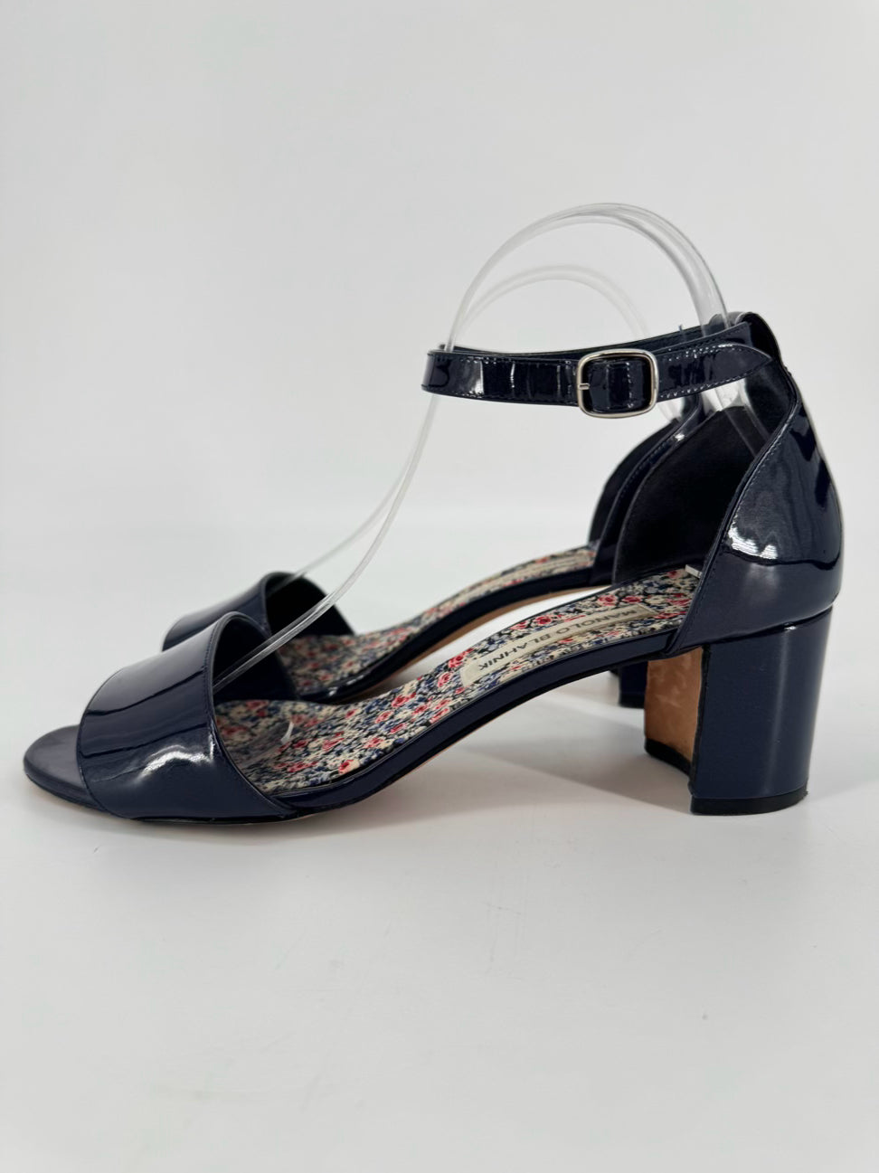 MANOLO BLAHNIK Size 40.5 Navy Patent Leather Kitten Heels