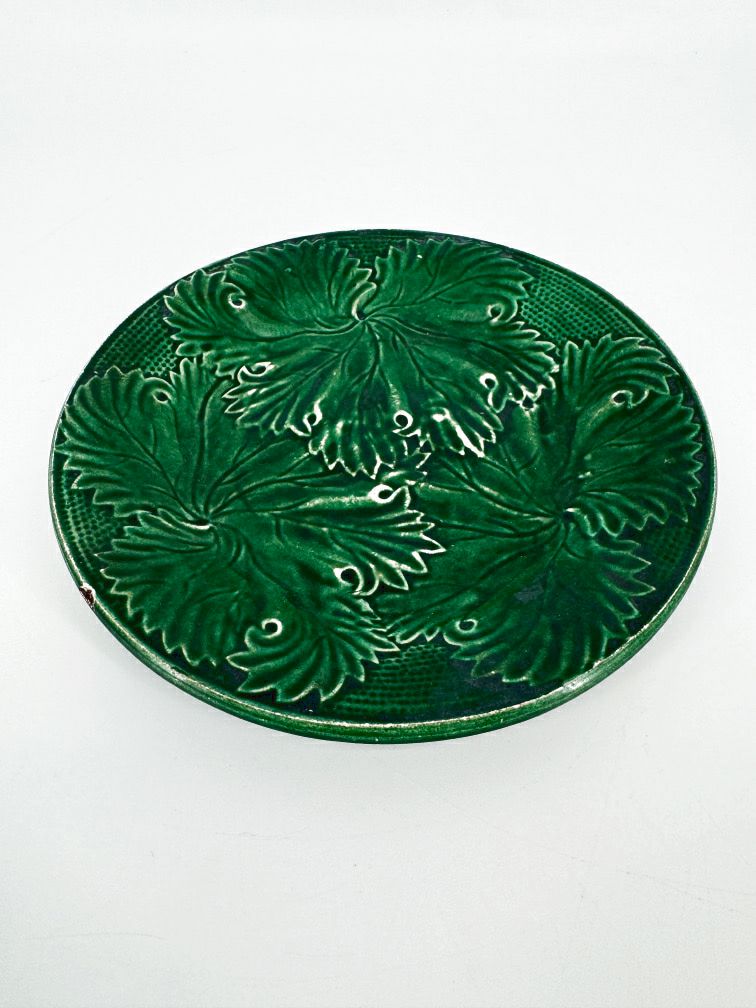 Green Majolica Leaves Decorative Plate
