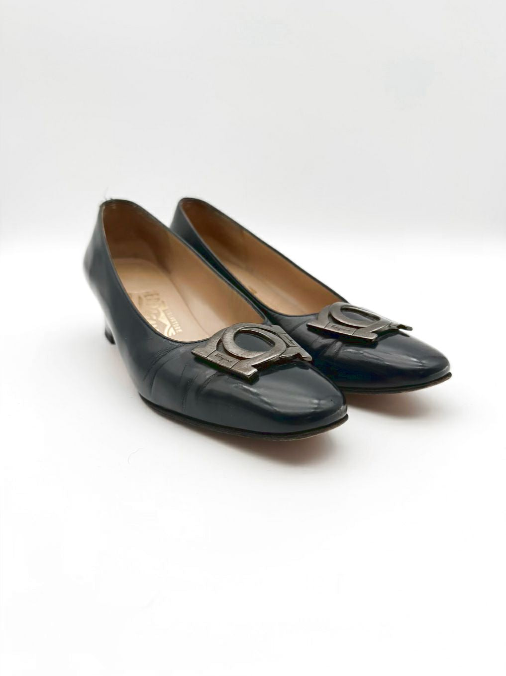 SALVATORE FERRAGAMO Size WMNS 8 Navy Leather Kitten heels