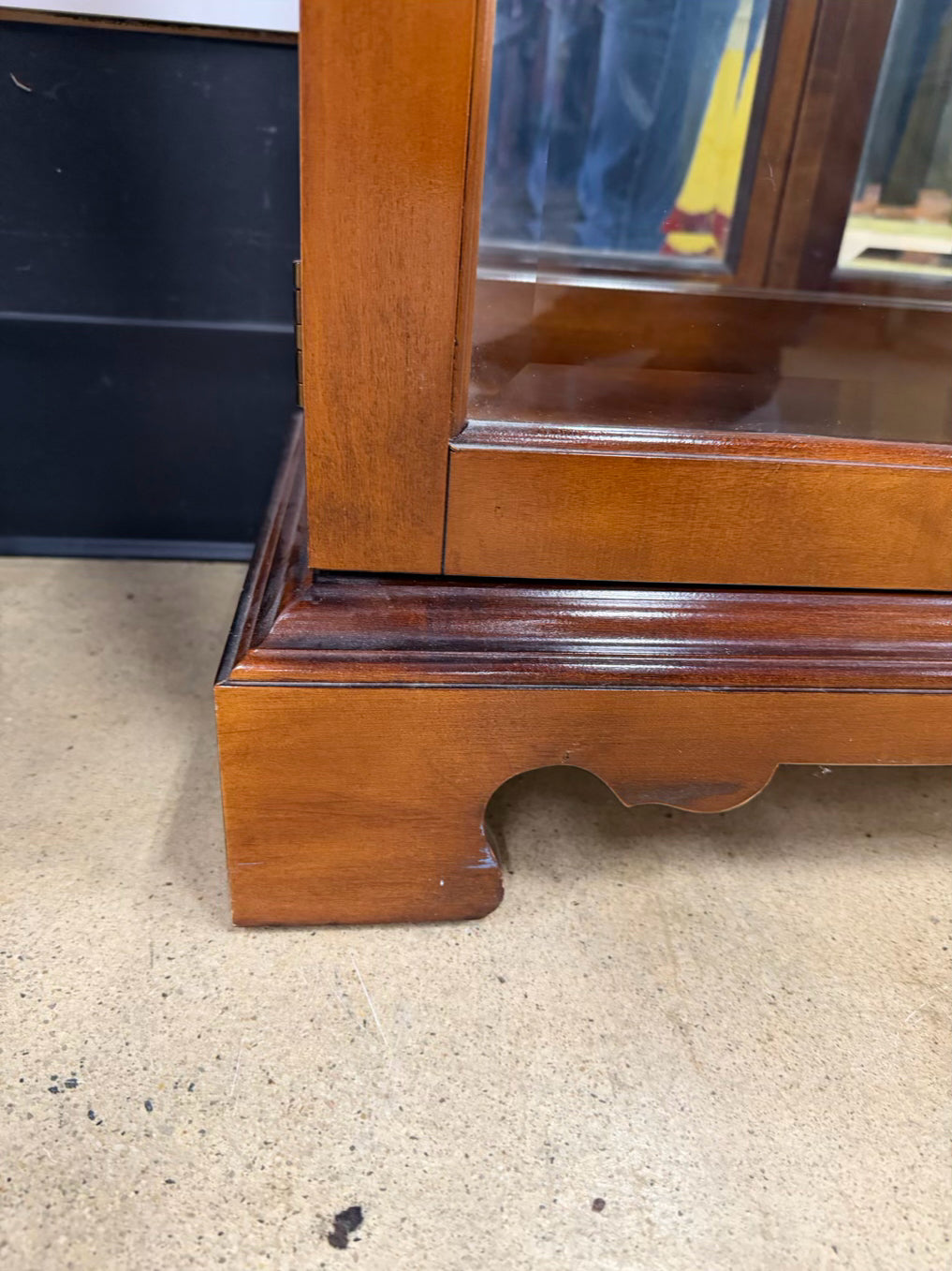 AMERICAN MARTINSVILLE Wood Display Case w/ Light & Glass Shelves