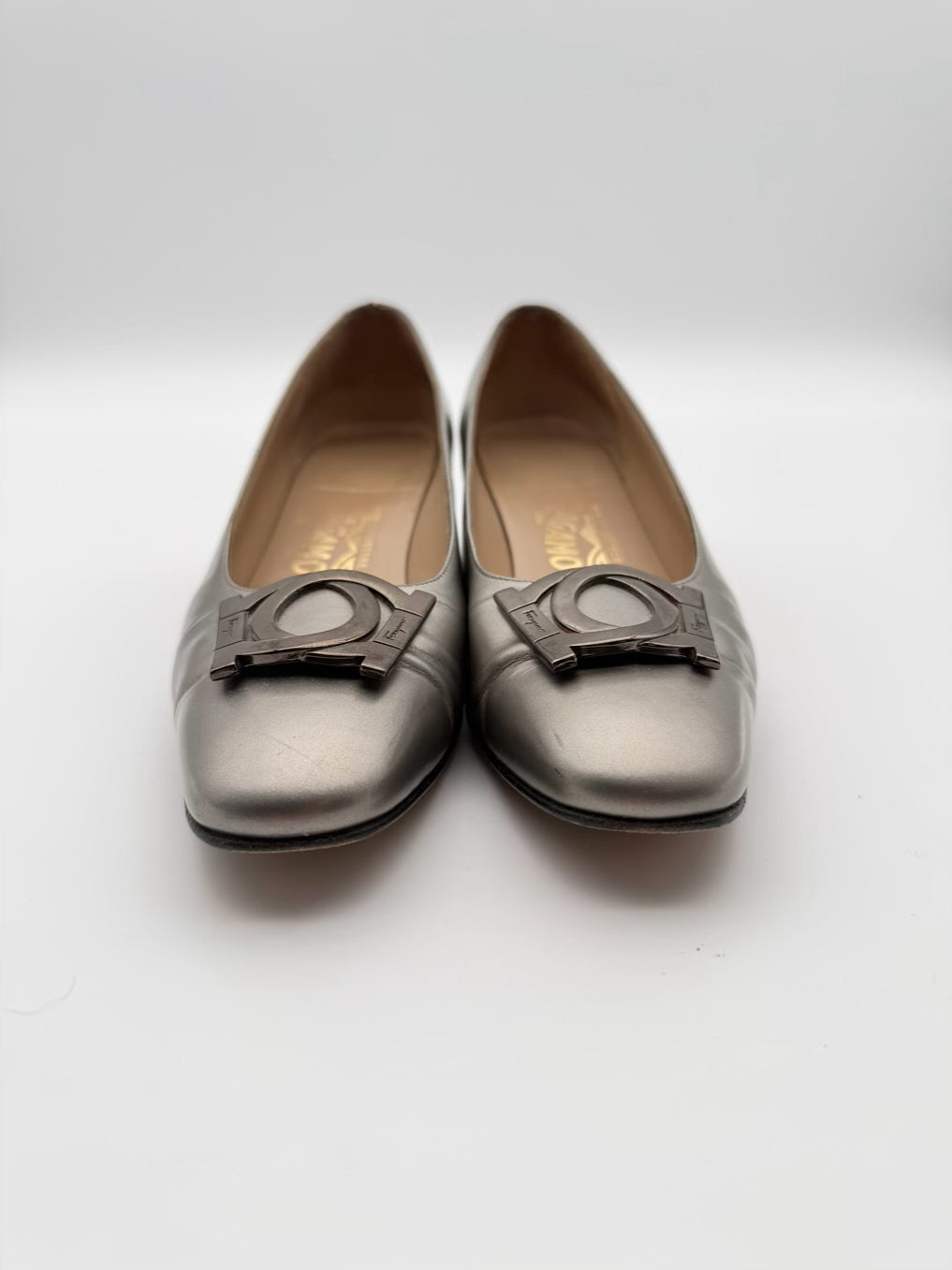 SALVATORE FERRAGAMO Size WMNS 8 Silver Leather Kitten heels