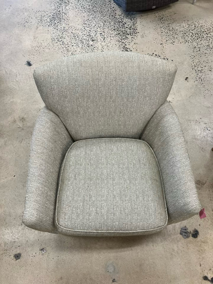 LEE INDUSTRIES CREAM & BLUE Tweed Small Chair