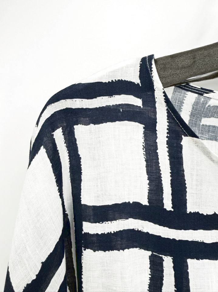 BOHO CHIC Size M White & Navy Linen Tunic NWT