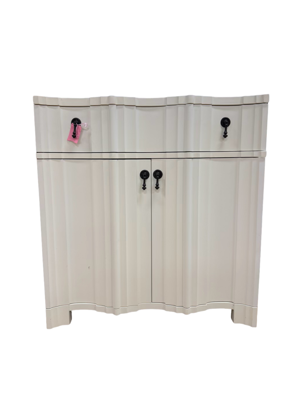 HICKORY WHITE White Wood Modern Fluted Chest