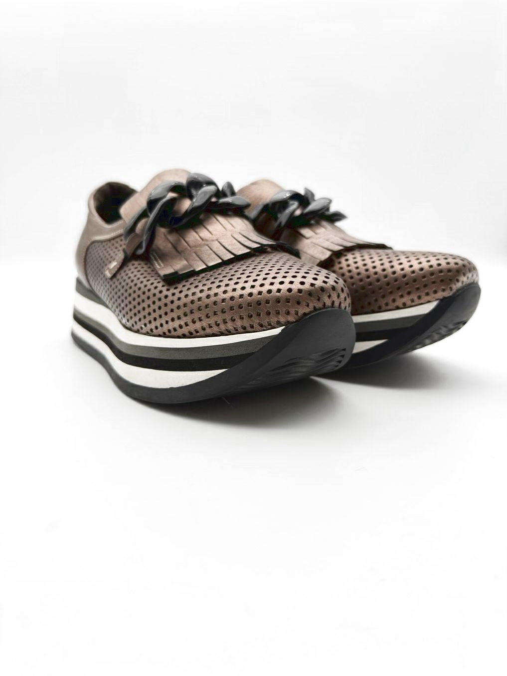 SOFTWAVES WMNS Size 38.5 Metallic Laser Cut Platforms