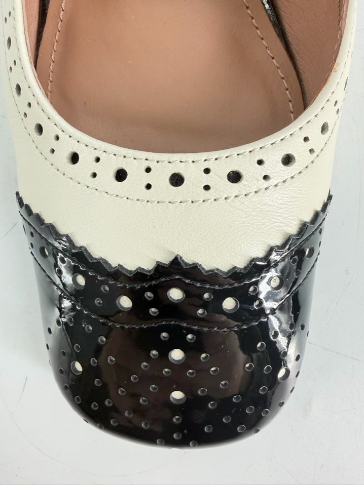 BIBI LOU Size 39 White & Black Kitten heels