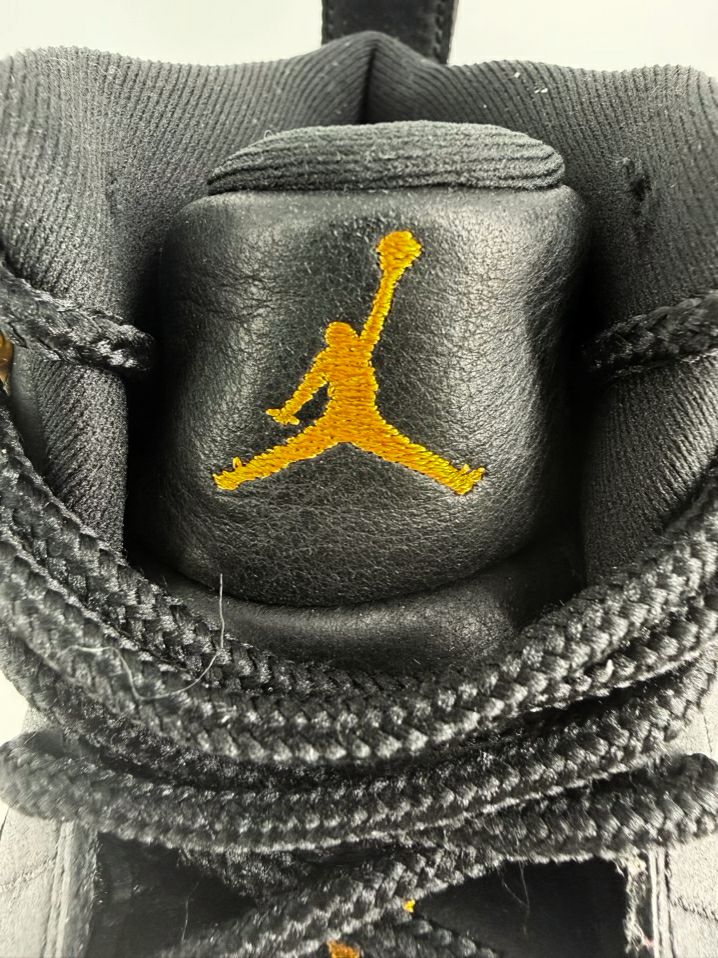 NIKE AIR JORDAN 12 Retro Black Taxi Size Men's 11.5 Black & Yellow Sneakers