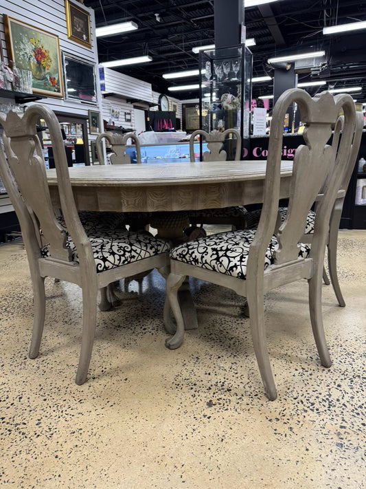 Weathered Gray Round Table w/ 6 AMERICAN DREW Queen Anne Chairs