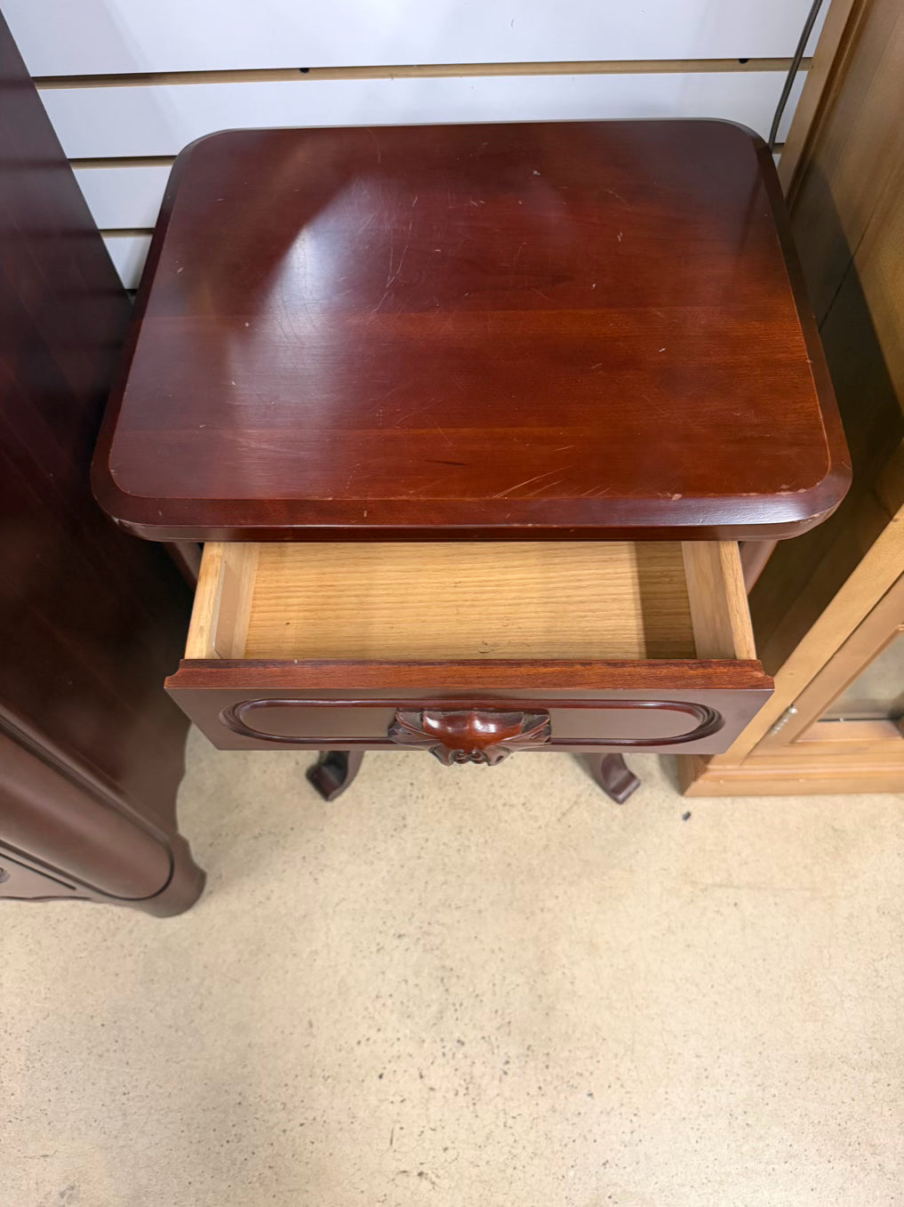 DAVIS CABINET CO Wood Victorian End Table w/ Drawer